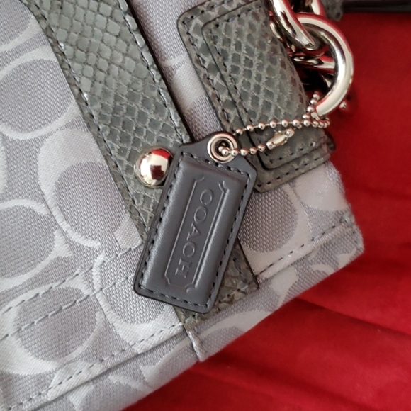 Coach Signature Sachel - Picture 4 of 8